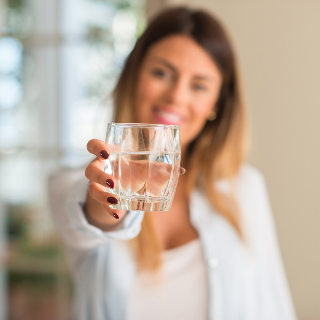 작은 물 한 잔이 만드는 가벼운 몸과 활력 있는 하루